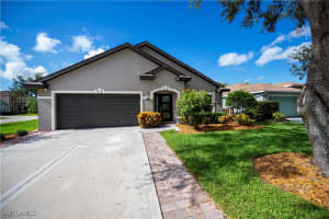 9370 Middle Oak Dr, Fort Myers