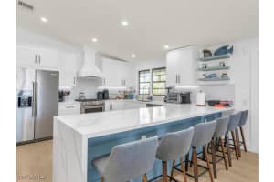 685 Palm Dr, Naples