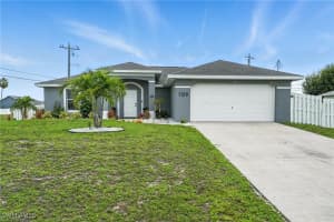 709 Sw 27th St, Cape Coral