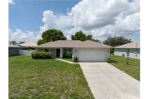 2226 Ne 34th Ter, Cape Coral