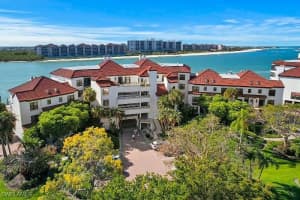 310 La Peninsula Boulevard, Naples, FL 34113 - MLS#225056996