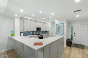 310 La Peninsula Boulevard, Naples, FL 34113 - MLS#225056996