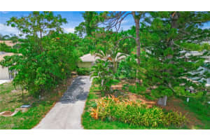 638 93rd Avenue, Naples, FL 34108 Sold 07/31/25