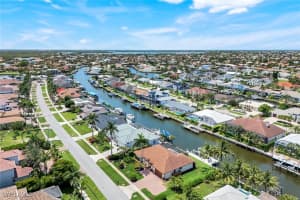 284 Polynesia Court, Marco Island, FL 34145 - MLS#225057293