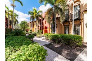 9146 Chula Vista St 12905, Naples
