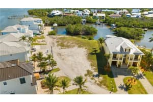 390 Seminole Way, Fort Myers Beach, FL 33931 - MLS#225057501