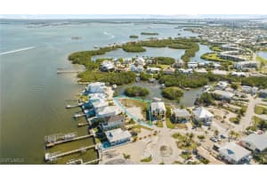 390 Seminole Way, Fort Myers Beach, FL 33931 - MLS#225057501