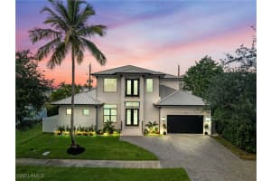 855 10th St N, Naples