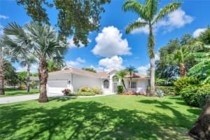 973 Summerfield Dr, Naples
