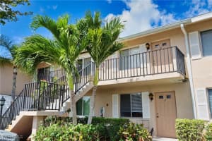 118 Palm Dr 8, Naples