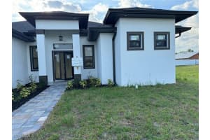 707 Ne Juanita Pl, Cape Coral