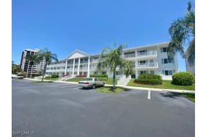10686 Gulfshore Dr 304 A, Naples