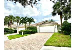 3689 Yakobi Ln, Naples