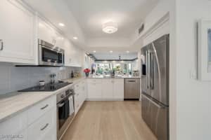 800 River Point Drive, Naples, FL 34102 - MLS#225058466