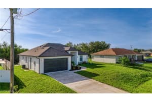 807 Hamilton Avenue, Lehigh Acres, FL 33972 - MLS#225058476