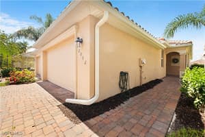 2042 Tamarron Lane, Naples, FL 34120 - MLS#225058511