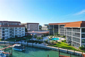 222 Harbour Dr 114, Naples