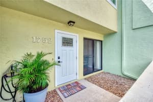 1752 Stickney Point Rd 102, Sarasota