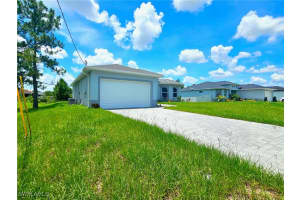 2715 34th Street, Lehigh Acres, FL 33971 - MLS#225058588