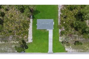 460 Columbus Boulevard, Lehigh Acres, FL 33974 - MLS#225058754