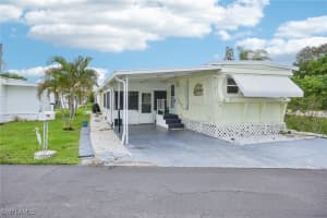 104 Willow Ln 30, Naples