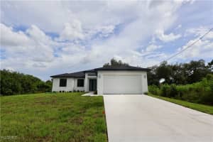 2713 8th Street, Lehigh Acres, FL 33971 - MLS#225058919