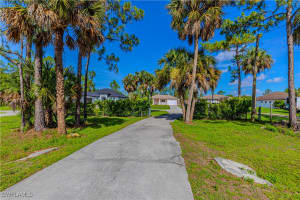 1271 16th St Ne, Naples