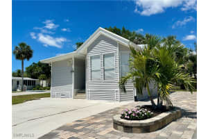 569 Bass Ln 569, Naples