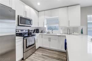 851 102nd Avenue, Naples, FL 34108 - MLS#225059009