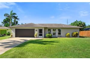 718 Coral Dr, Cape Coral