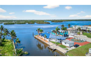 867 Oak St, Fort Myers Beach
