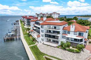 210 La Peninsula Boulevard, Naples, FL 34113 - MLS#225059380