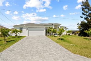 10 35th Avenue, Cape Coral, FL 33993 - MLS#225059398