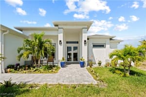 10 35th Avenue, Cape Coral, FL 33993 - MLS#225059398