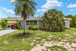 326 Canyon Dr N, Lehigh Acres