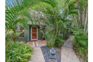 1271 Solana Rd E4, Naples