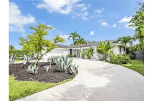 717 105th Avenue, Naples, FL 34108 - MLS#225059703