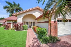581 Country Walk Ct, Naples