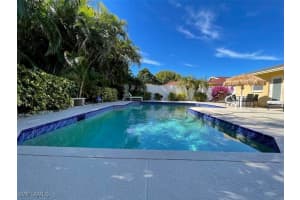 572 105th Avenue, Naples, FL 34108 - MLS#225059891