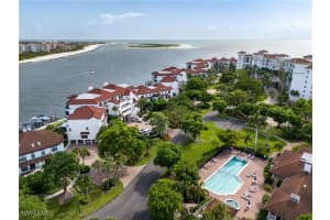 524 La Peninsula Boulevard, Naples, FL 34113 - MLS#225059937