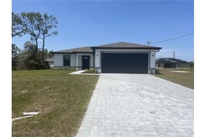 442 Burrstone Dr, Lehigh Acres
