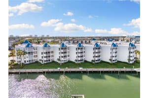 991 N Barfield Dr 101, Marco Island