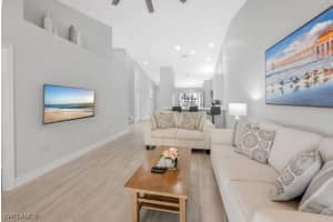 3505 Avion Woods Ct 902, Naples