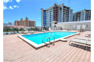 260 Southbay Dr 204, Naples