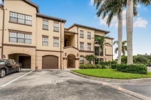 13010 Positano Cir 206, Naples