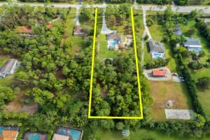 675 Logan Boulevard, Naples, FL 34119 Sold 08/21/25