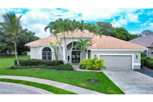 652 Soliel Dr, Naples