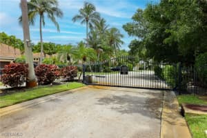 652 Soliel Drive, Naples, FL 34110 - MLS#225060624