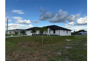 172 Pembroke Street, Lehigh Acres, FL 33974 - MLS#225060670
