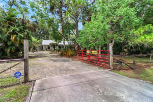 3110 10th Ave Se, Naples